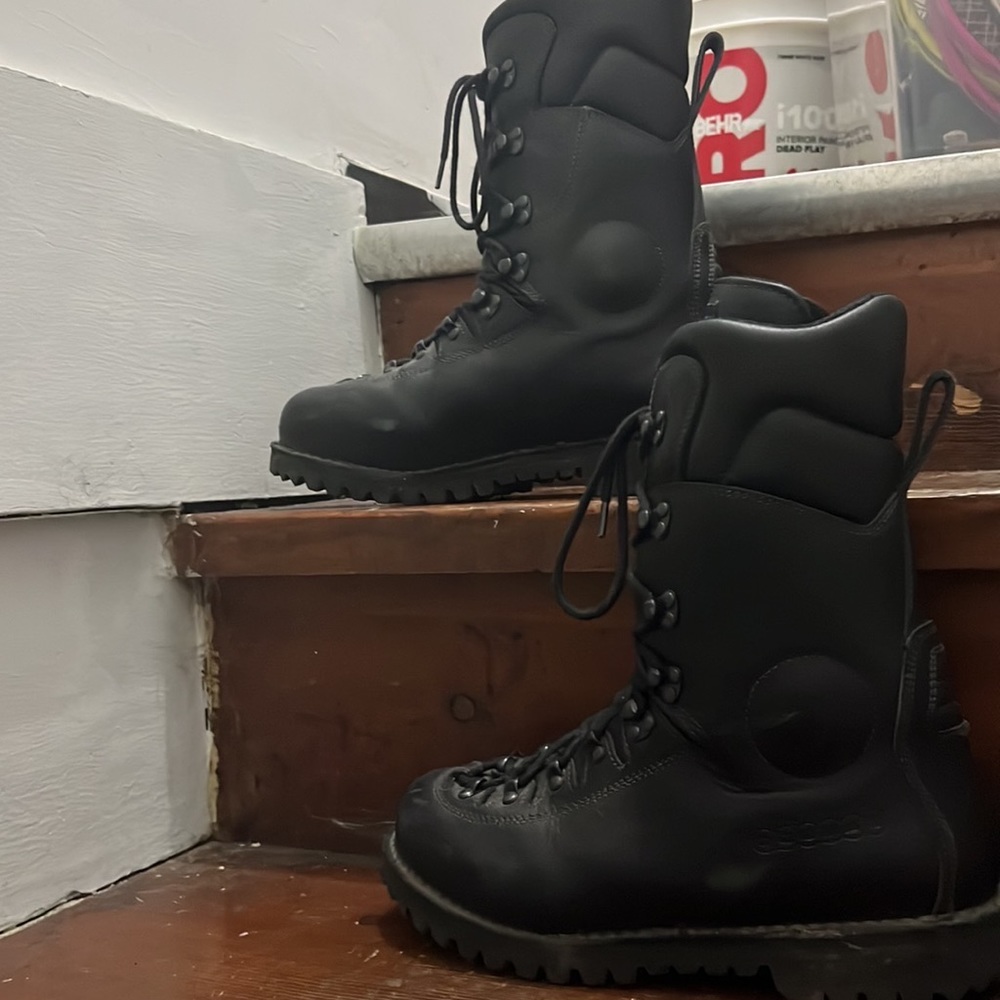 Cosmas Boots - Picture 2 of 3